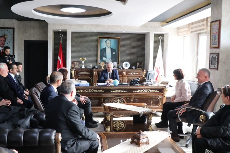 Sesli ve ekibi, Kaymakamı ziyaret etti…