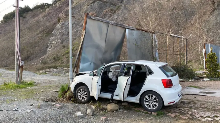 Direğe çarparak durabildi…