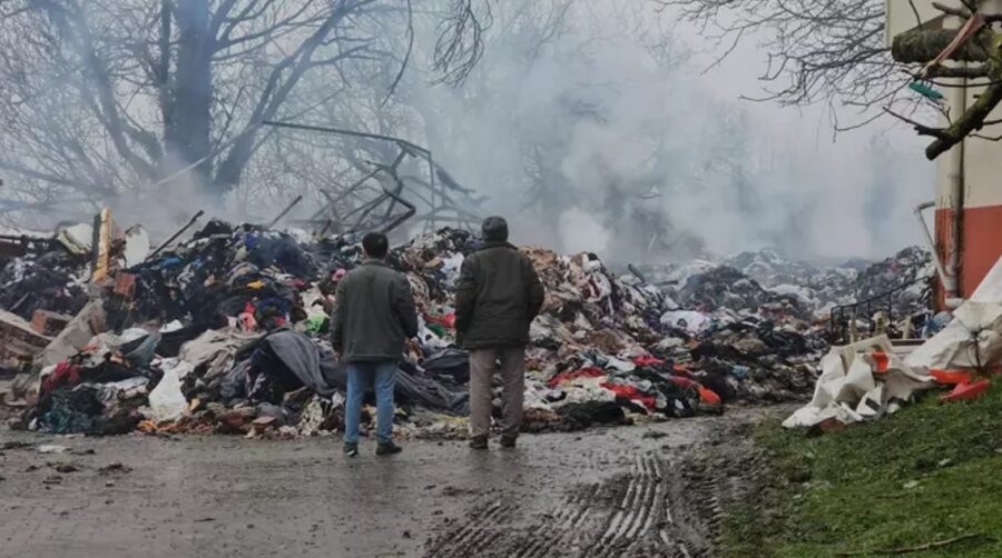 Tekstil deposunda yangın çıktı…
