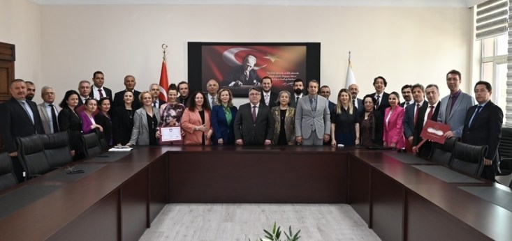 Özölçer, teşekkür belgesi takdim etti…