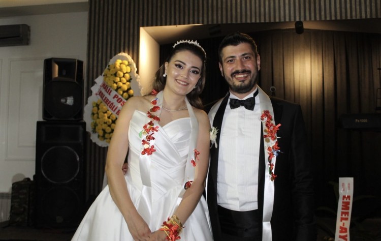 Dünya evine girdiler…