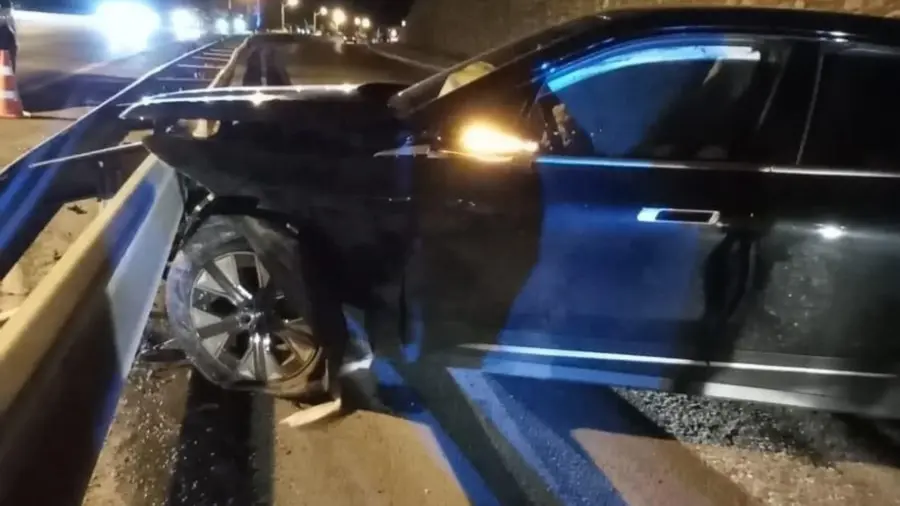 Bariyerlere çarparak durabildi…