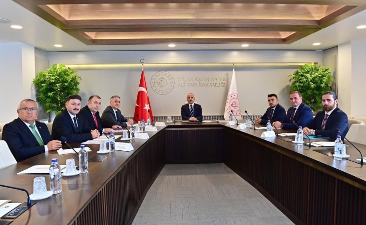 Ak Parti heyetinden Bakanlara ziyaret…