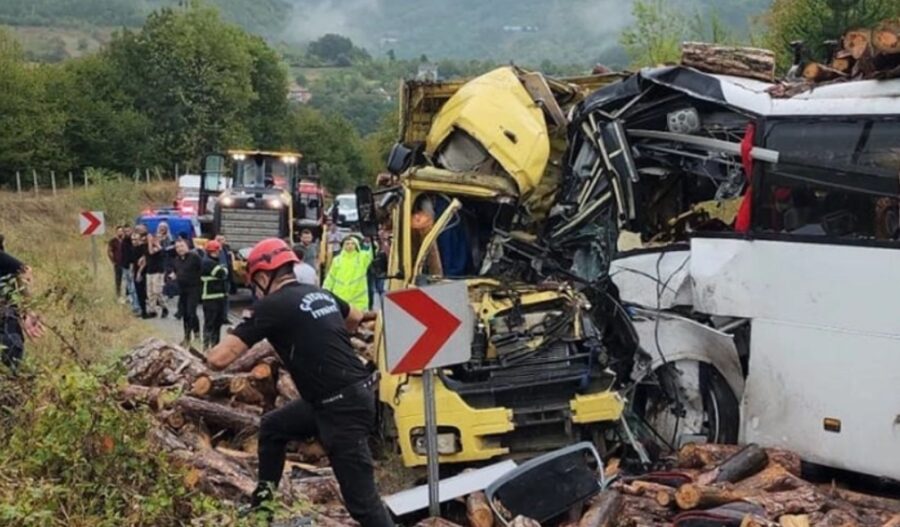 Kazada 23 kişi yaralandı…