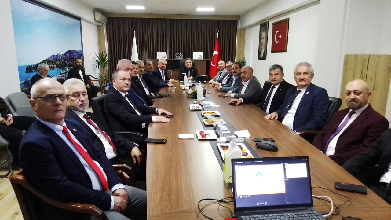 12 Belediye Başkanı geldi…