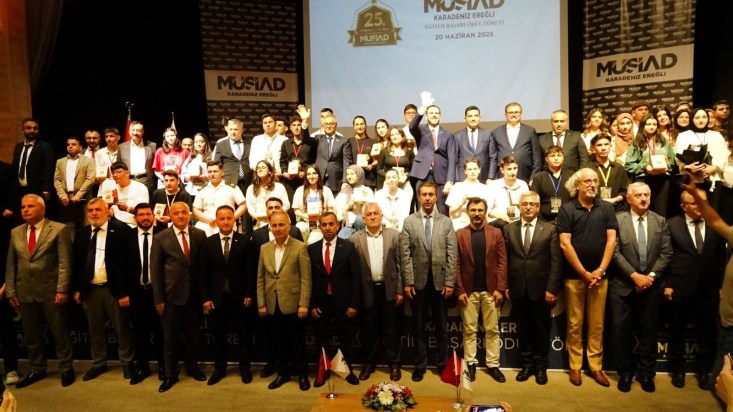 MÜSİAD 137 öğrenciyi ödüllendirdi…