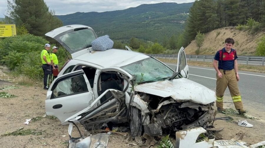 Kontrolünü kaybederek beton menfeze çarptı…