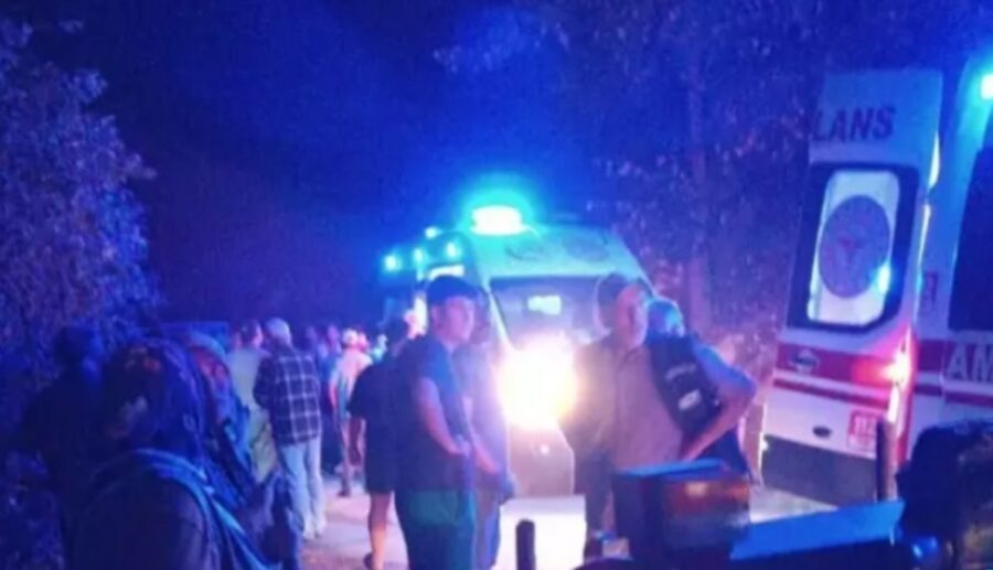 İşçileri taşıyan patpat devrildi…