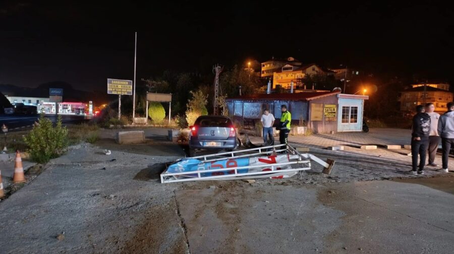 Reklam panosuna çarparak durabildi…