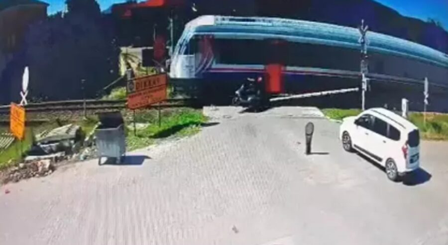 Yolcu trenine çarptı…