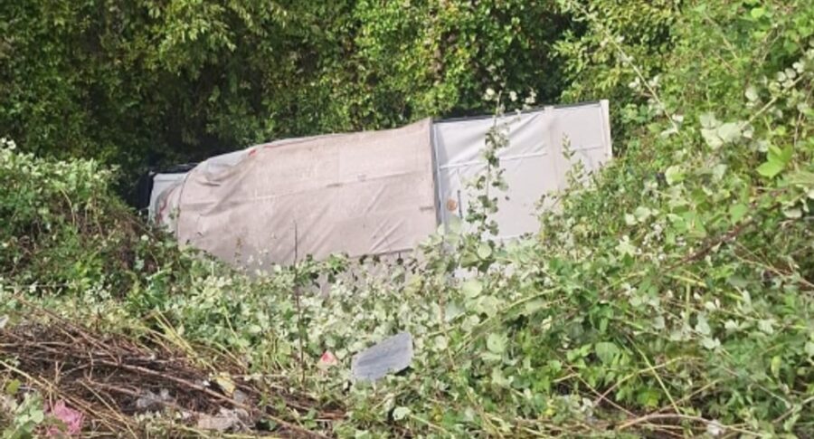 Takla atarak, ormanlık alana uçtu…