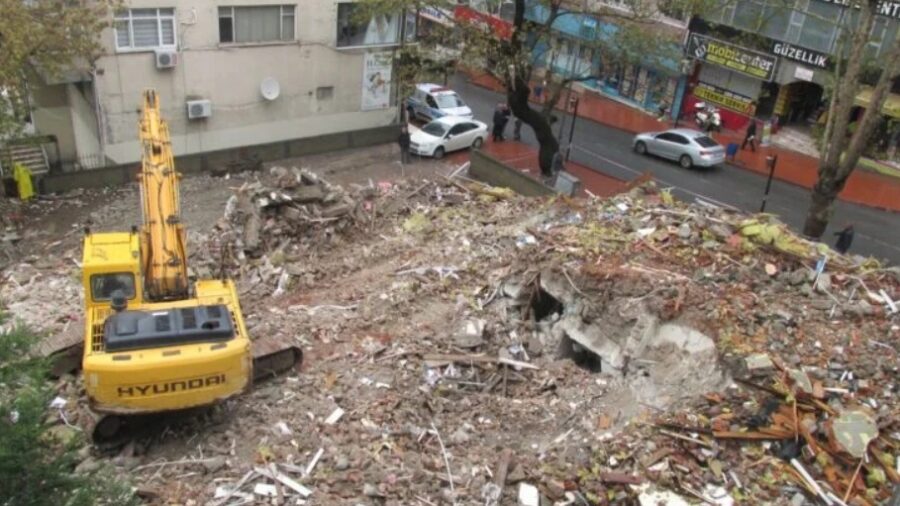 Yıkım sonucu çıkan gaz sızıntısı panik yarattı…