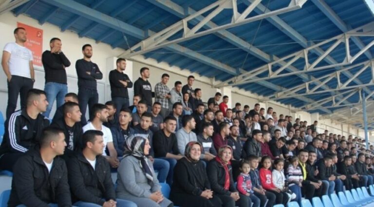 Tribünden Gelen Sesler…